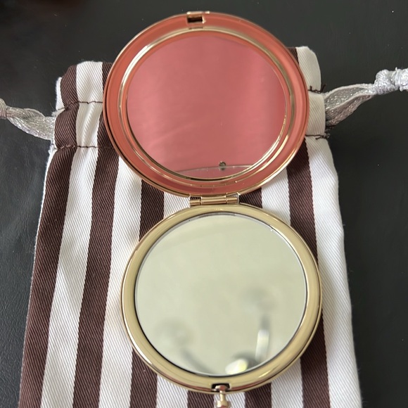 HENRI BENDEL RARE NWT LADY AND THE DOG COMPACT MIRROR - Picture 3 of 7